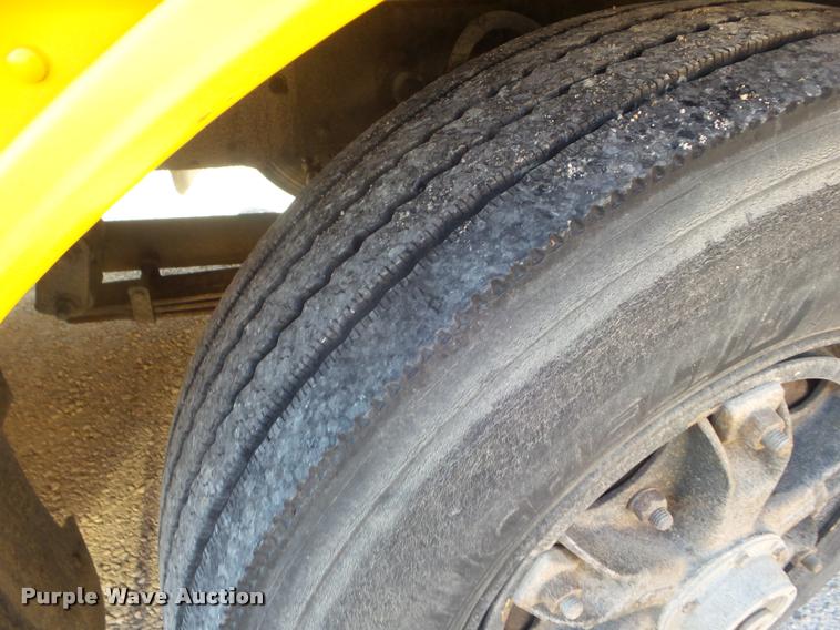 image for item L1695 2000 Thomas Built Saf-T-Liner MVP EF school bus