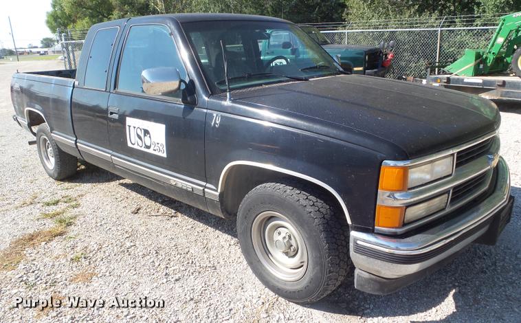 image for item L1697 1994 Chevrolet 1500 Ext. Cab pickup truck