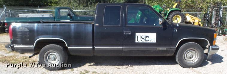 image for item L1697 1994 Chevrolet 1500 Ext. Cab pickup truck