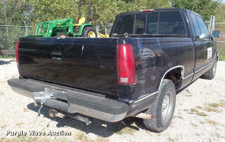 image for item L1697 1994 Chevrolet 1500 Ext. Cab pickup truck