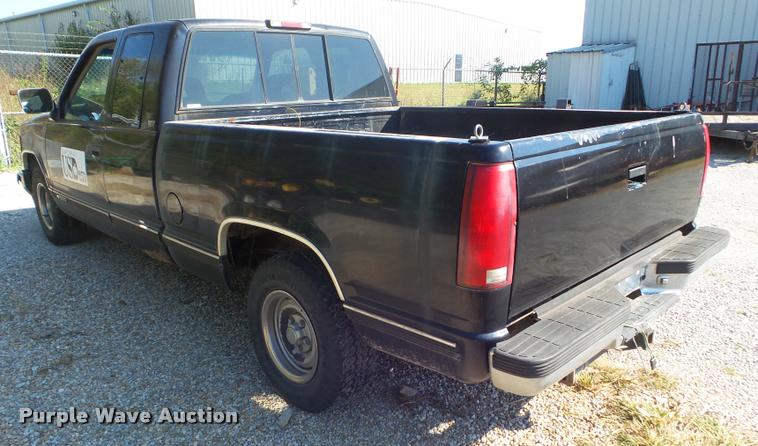 image for item L1697 1994 Chevrolet 1500 Ext. Cab pickup truck