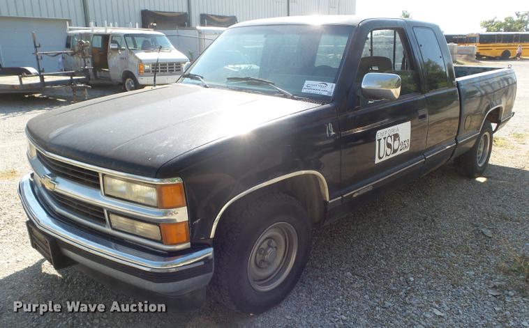 image for item L1697 1994 Chevrolet 1500 Ext. Cab pickup truck