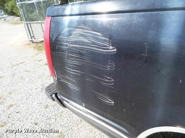 image for item L1697 1994 Chevrolet 1500 Ext. Cab pickup truck