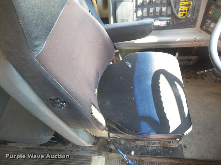 image for item L1699 2004 Freightliner FS65 school bus