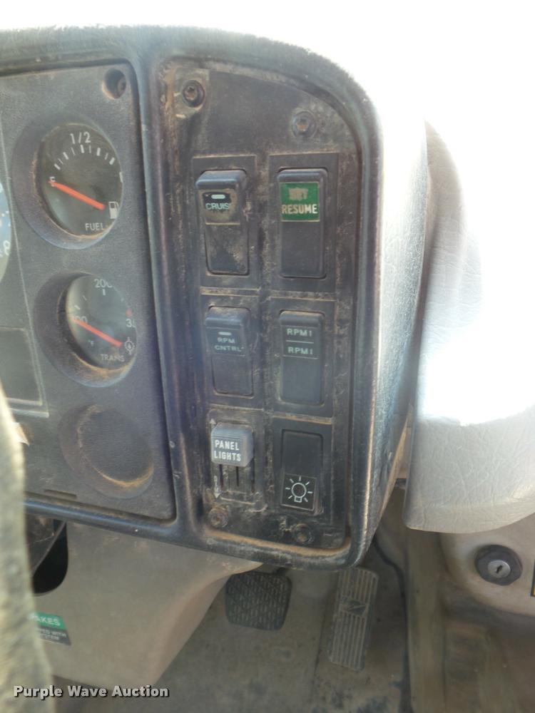 image for item L1699 2004 Freightliner FS65 school bus