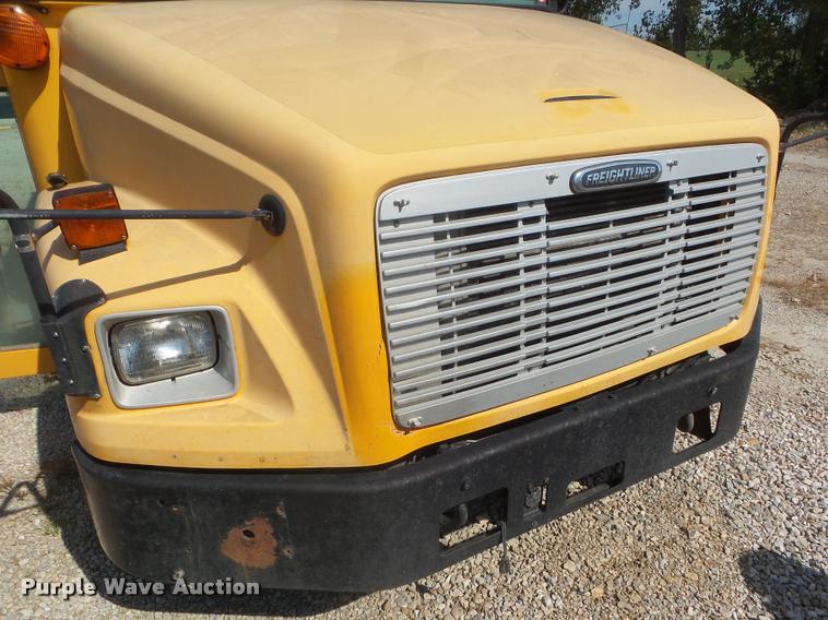 image for item L1699 2004 Freightliner FS65 school bus