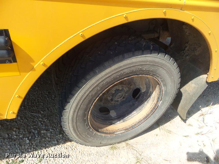 image for item L1699 2004 Freightliner FS65 school bus