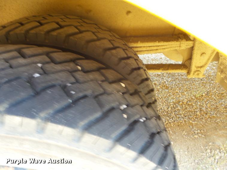 image for item L1699 2004 Freightliner FS65 school bus