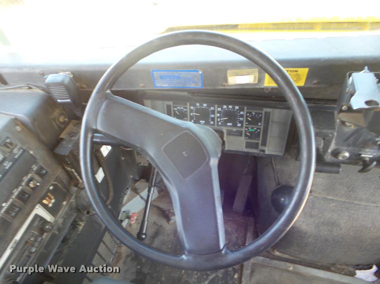 image for item L1700 1995 International 3800 school bus