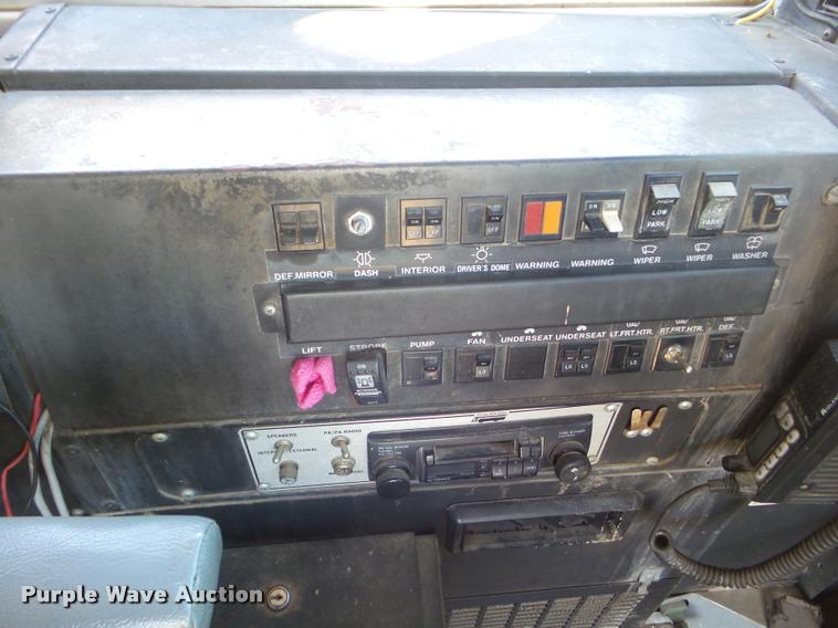 image for item L1700 1995 International 3800 school bus