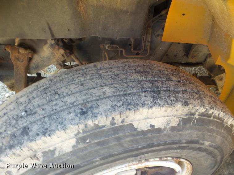 image for item L1700 1995 International 3800 school bus