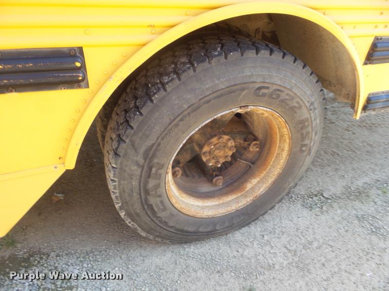 image for item L1700 1995 International 3800 school bus