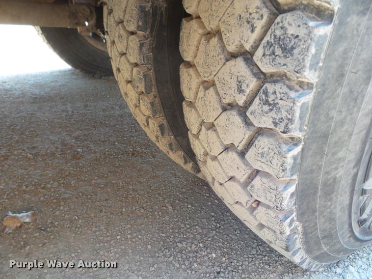 image for item L1700 1995 International 3800 school bus