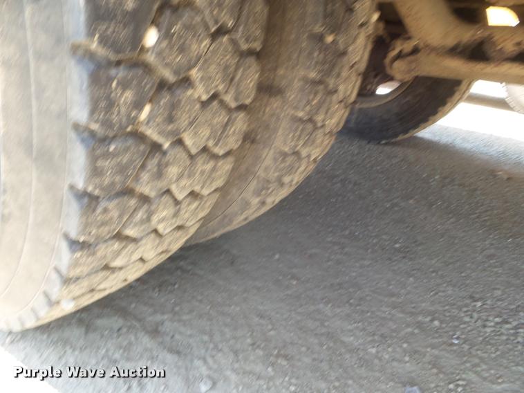 image for item L1700 1995 International 3800 school bus