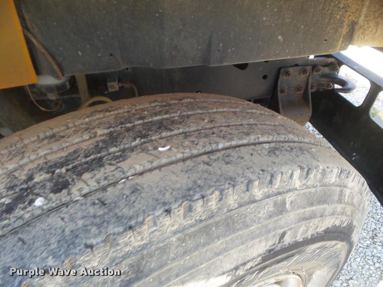 image for item L1700 1995 International 3800 school bus