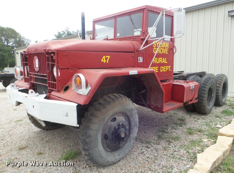 image for item L1718 1952 Mack truck cab and chassis