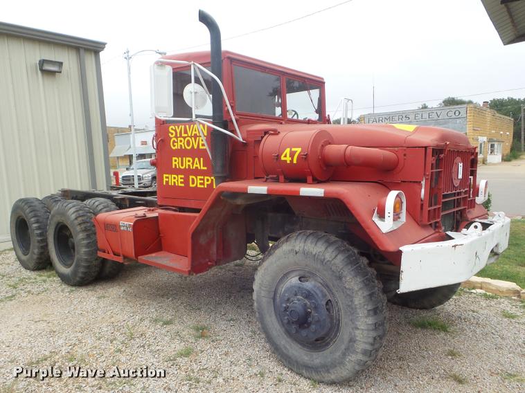 image for item L1718 1952 Mack truck cab and chassis