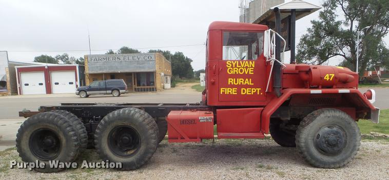 image for item L1718 1952 Mack truck cab and chassis