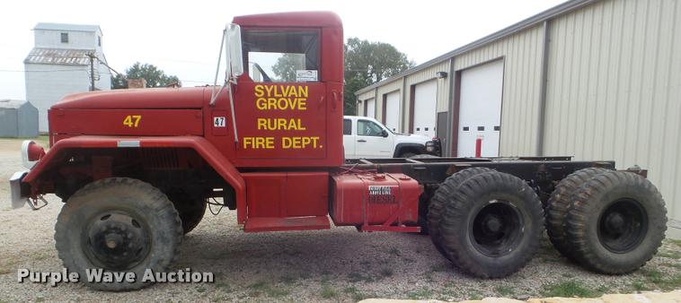 image for item L1718 1952 Mack truck cab and chassis