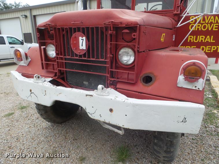 image for item L1718 1952 Mack truck cab and chassis