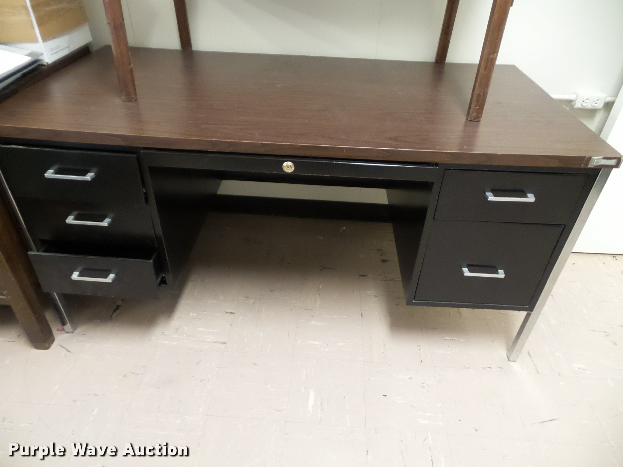 Office furniture in Topeka, KS Item BV9290 sold Purple Wave