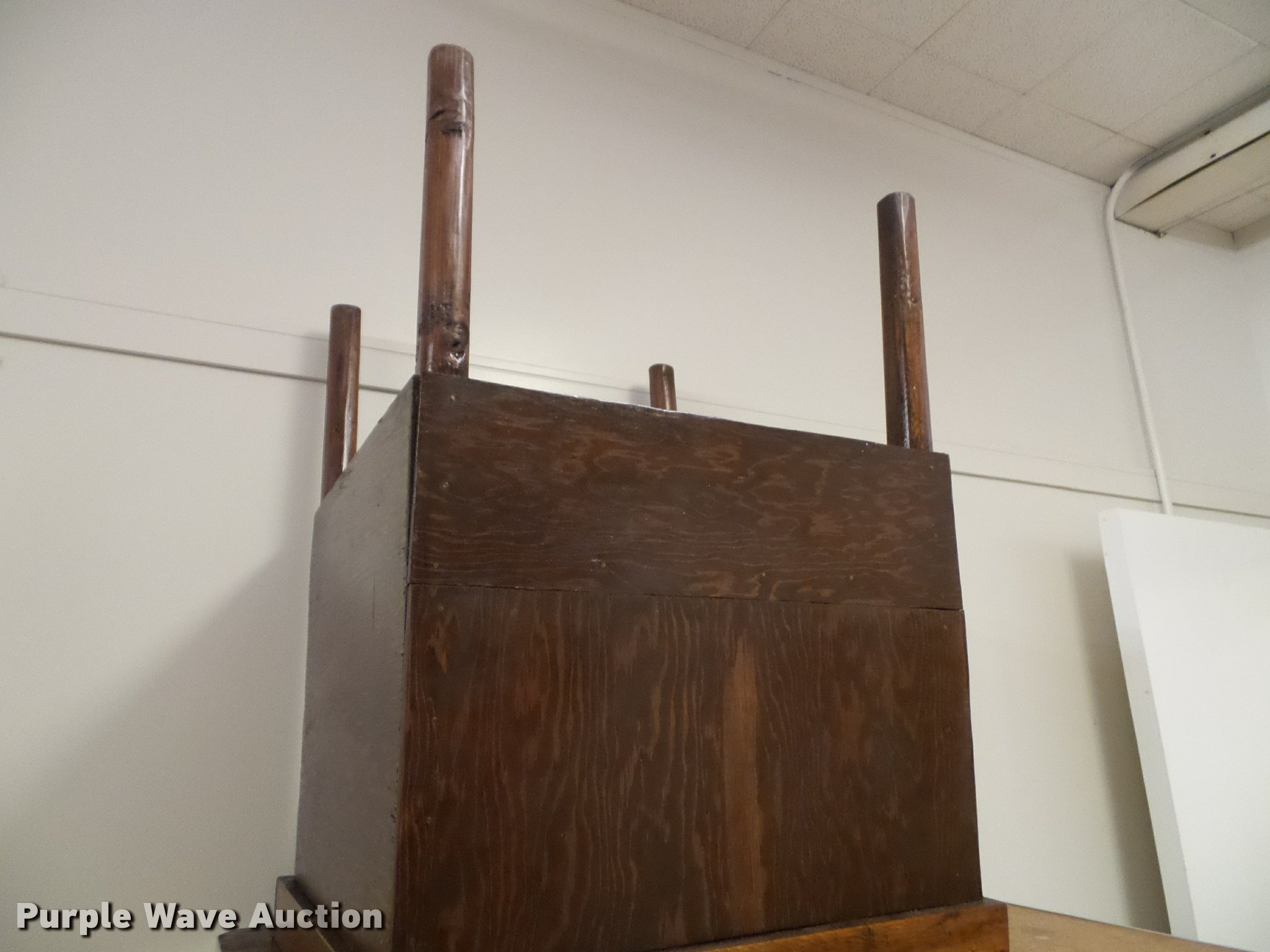 Office furniture in Topeka, KS Item BV9290 sold Purple Wave