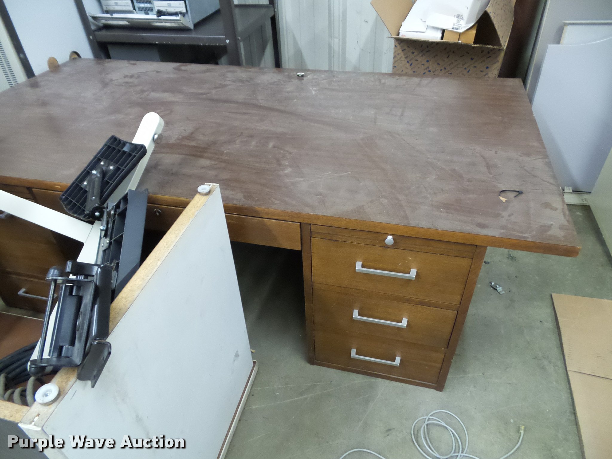 Office furniture in Topeka, KS Item BV9291 sold Purple Wave