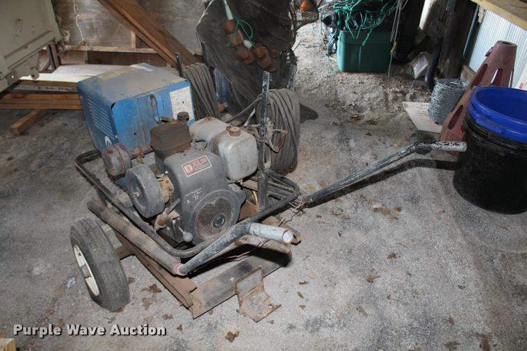 image for item AQ9544 Miller Roughneck 2E welder/generator