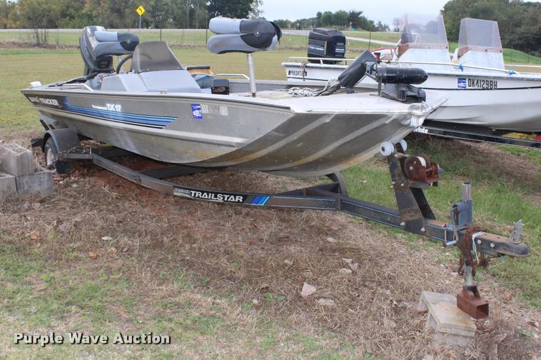 image for item AQ9555 1992 Bass Tracker boat