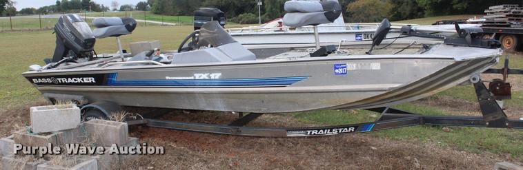 image for item AQ9555 1992 Bass Tracker boat