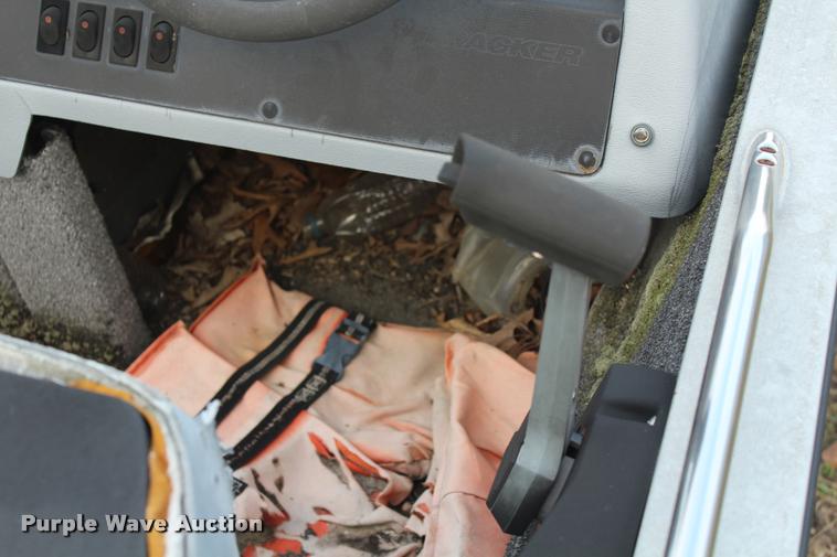 image for item AQ9555 1992 Bass Tracker boat