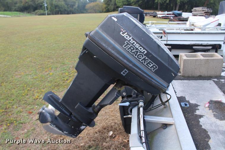 image for item AQ9555 1992 Bass Tracker boat