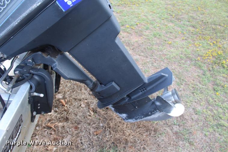 image for item AQ9555 1992 Bass Tracker boat