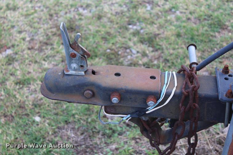 image for item AQ9555 1992 Bass Tracker boat