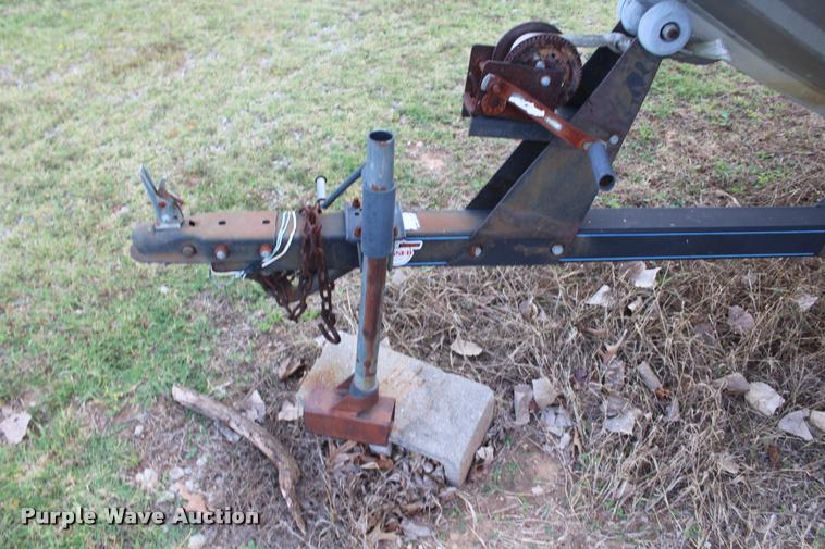 image for item AQ9555 1992 Bass Tracker boat