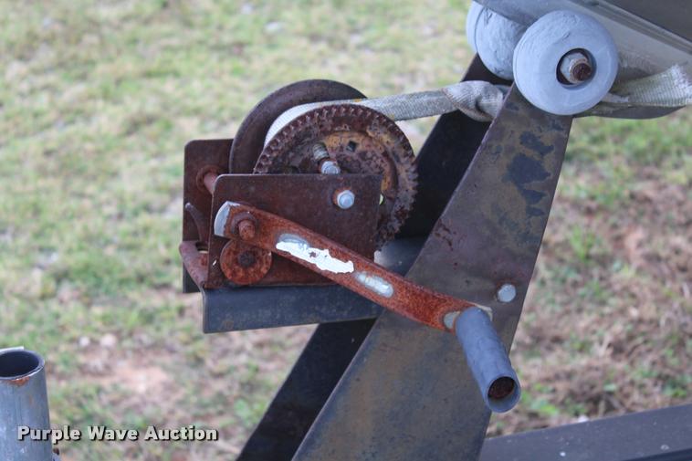 image for item AQ9555 1992 Bass Tracker boat