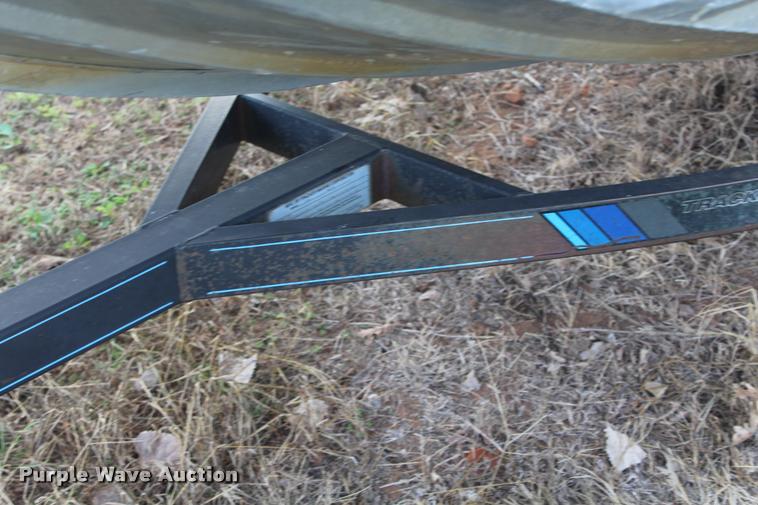 image for item AQ9555 1992 Bass Tracker boat