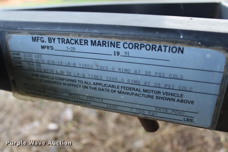 image for item AQ9555 1992 Bass Tracker boat