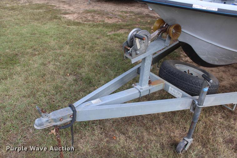 image for item AQ9577 1997 Blue Wave 189 v-bottom boat