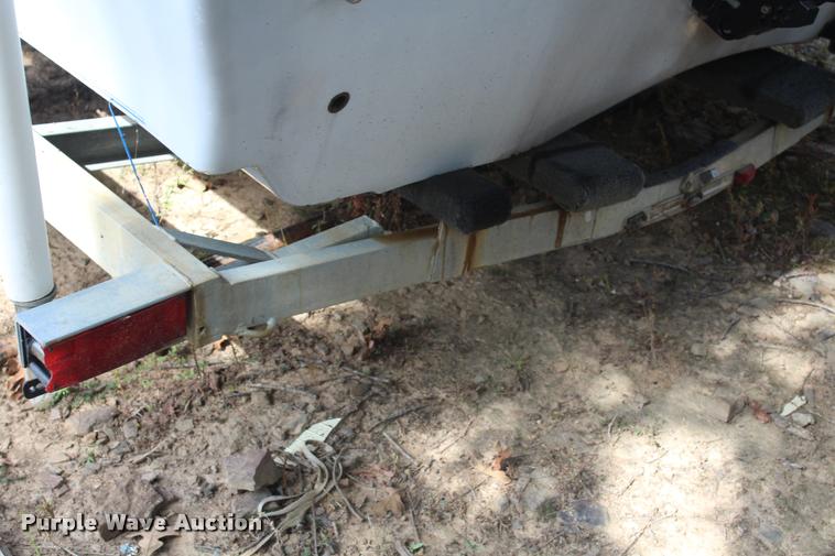 image for item AQ9577 1997 Blue Wave 189 v-bottom boat