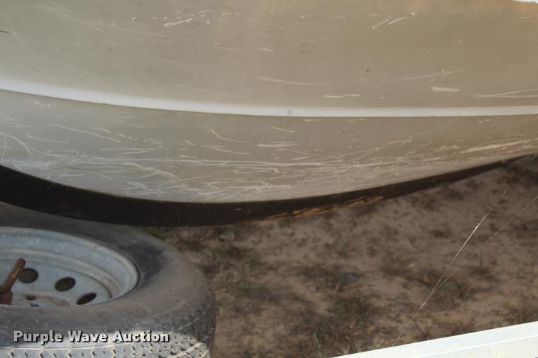 image for item AQ9577 1997 Blue Wave 189 v-bottom boat