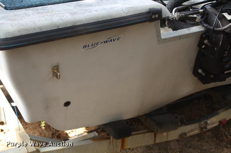 image for item AQ9577 1997 Blue Wave 189 v-bottom boat