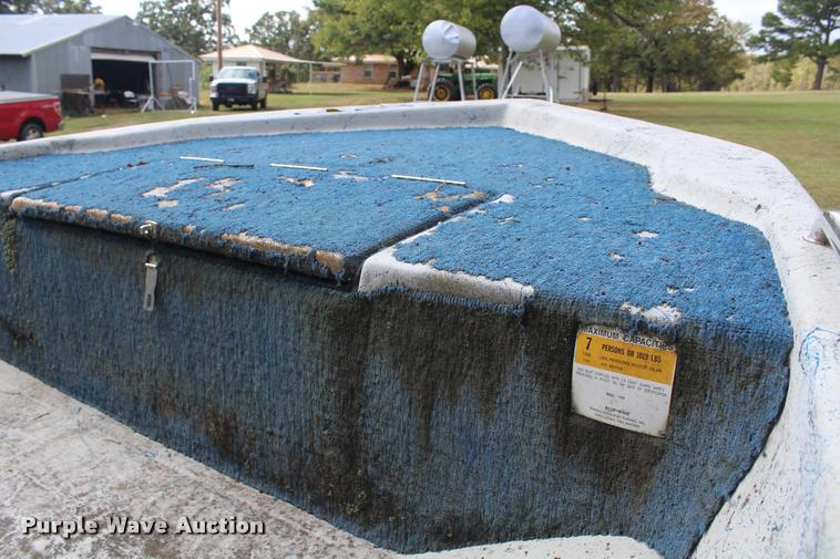 image for item AQ9577 1997 Blue Wave 189 v-bottom boat