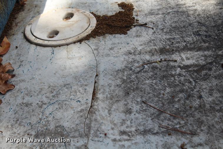 image for item AQ9577 1997 Blue Wave 189 v-bottom boat