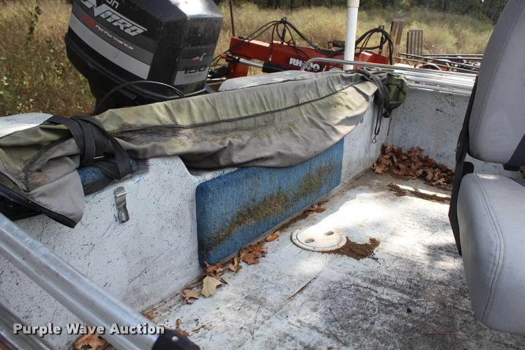 image for item AQ9577 1997 Blue Wave 189 v-bottom boat