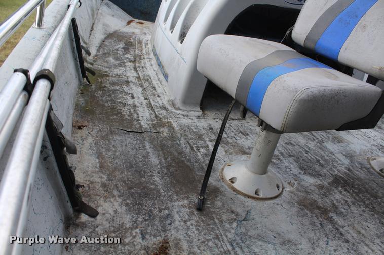 image for item AQ9577 1997 Blue Wave 189 v-bottom boat