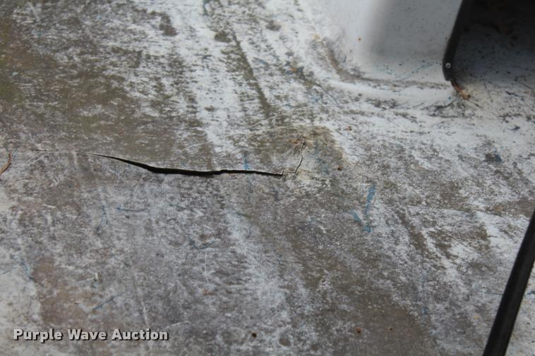 image for item AQ9577 1997 Blue Wave 189 v-bottom boat