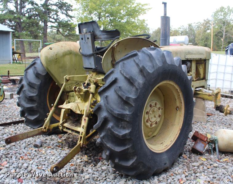 image for item AQ9578 1968 John Deere JD300 tractor