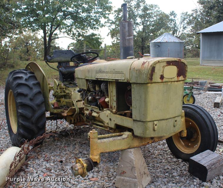 image for item AQ9578 1968 John Deere JD300 tractor