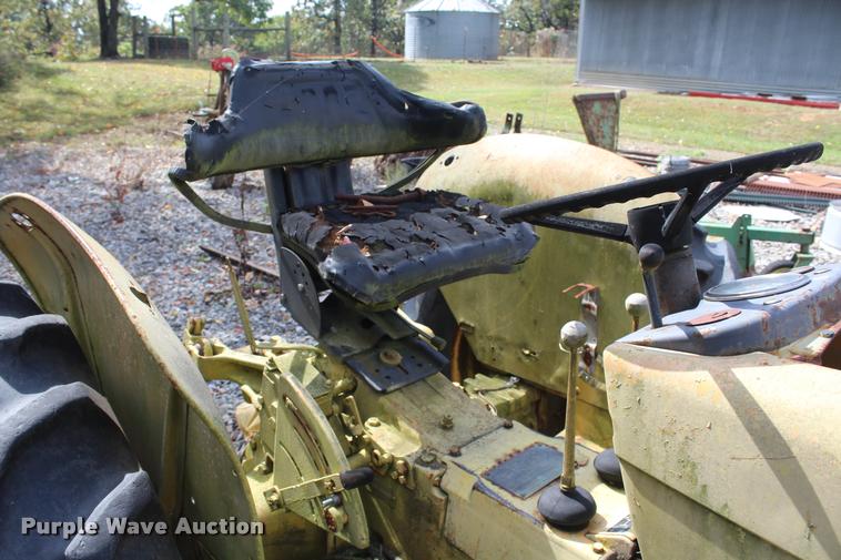 image for item AQ9578 1968 John Deere JD300 tractor